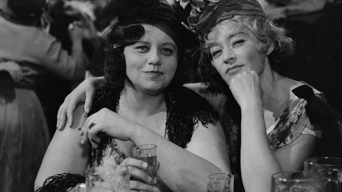 Nesmrtelné herečky českého filmu, krásky, komičky, dramatické umělkyně. Zkrátka to nejlepší z našeho filmu. Helena Růžičková, Luba Skořepová
