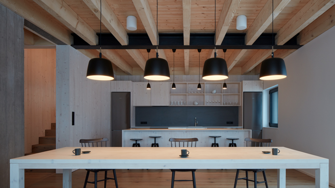 Na první pohled tradiční chalupa, uvnitř mistrovské dílo moderní architektury