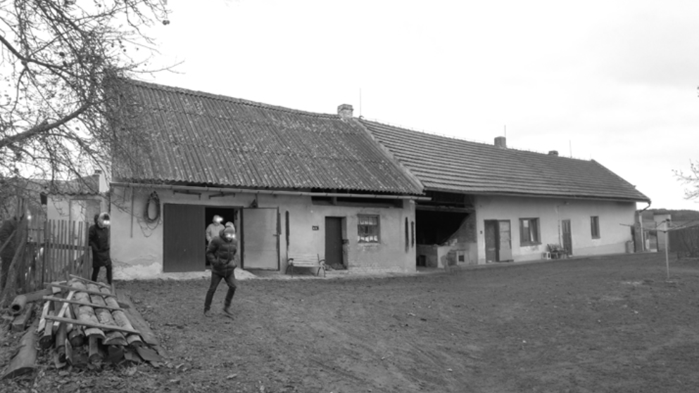 Chátrající stavení proměnili v luxusní dvougenerační domov: Výsledek přestavby v severních Čechách vás ohromí