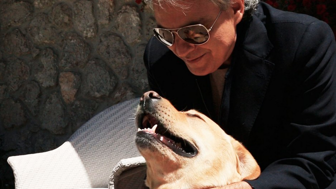 Andrea Bocelli otevřel dveře své vily v Toskánsku Andrea Bocelli otevřel dveře své vily v Toskánsku