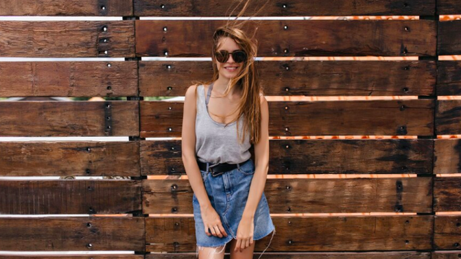 Některé módní trendy už v určitém věku nevypadají dobře. Poradíme vám, čím je stylově nahradit
