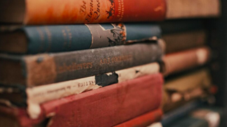 Dvě stě let. To je doba, během níž se literatura posunula od rozvláčných romantických popisů ke strohé introspektivní próze. 
