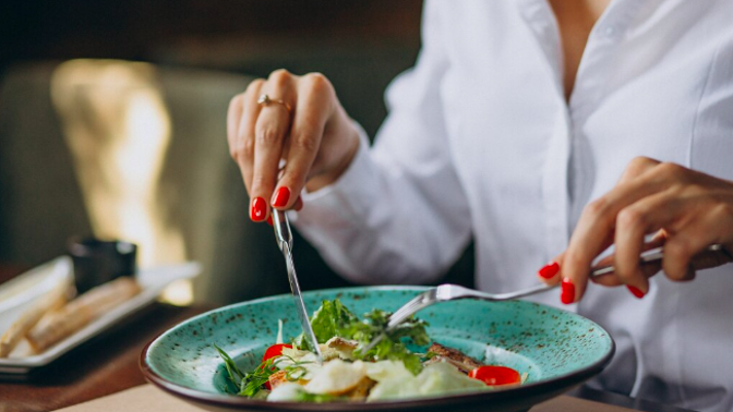 Moderní gastronomie se neustále vyvíjí, inspiruje se světovými trendy a používá termíny, které pronikají i do běžného stolování.
