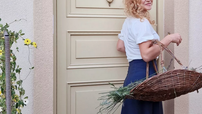 Přála si historický dům s duší, ale protože ho nenašla, rozhodla se takový postavit