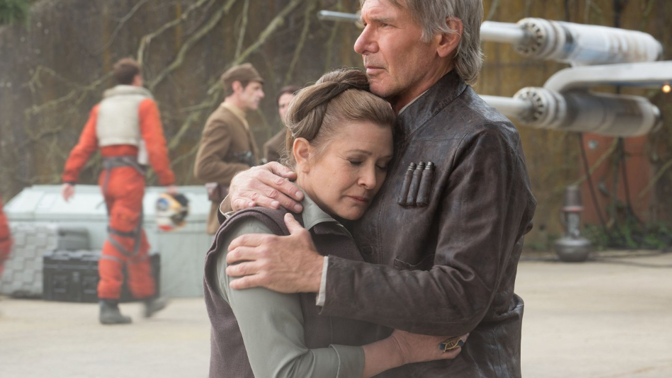 Carria Fisher a Harrison Ford ve filmu Star Wars VII - Sála se probouzí.