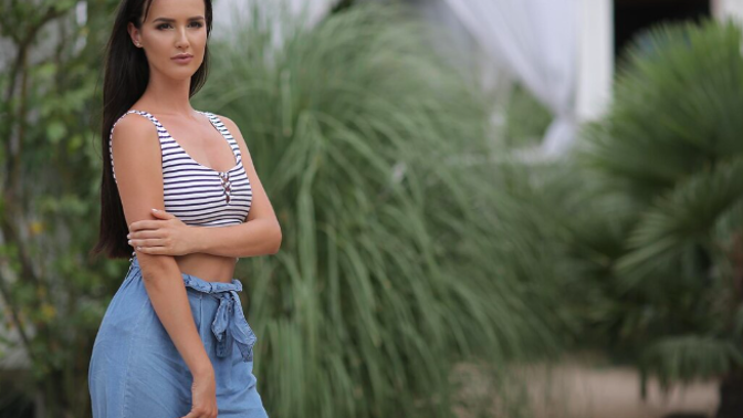Trend pirátských halenek se zrodil z touhy po kousech, které dodají outfitu bezstarostnou eleganci.

