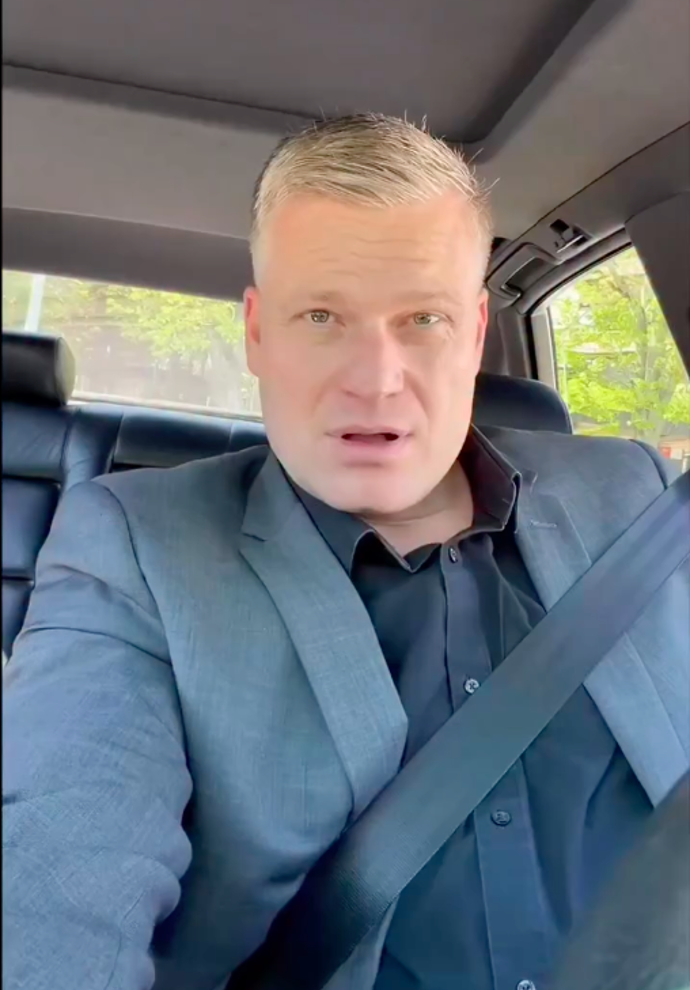 Filip Turek nahrál na svůj Instagram video, kde přál svým sledujícím hezký 1. máj.