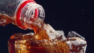 Kdo by neměl rád Coca colu, ikonický nápoj, který lidem dělá radost už hezky dlouho.
