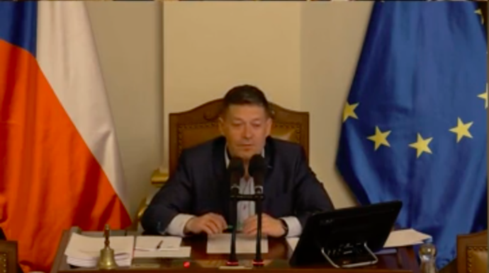 Patrik Nacher se následně snažil uklidnit vypjatou atmosféru.