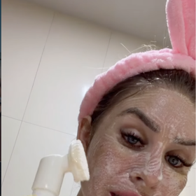 Brazilská OnlyFans modelka šokuje svými zvláštními "hygienickými" návyky. Masku z fekálií vyměnila za mýdlo s vlastními slinami.