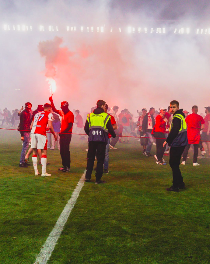 Klub udělil prvnímu fanouškovy doživotní zákaz na stadion.