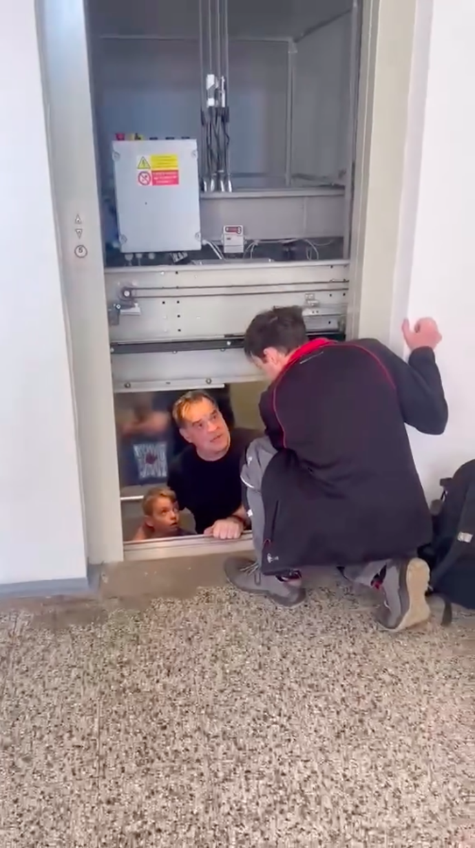 Záchranná akce v přímém přenosu.