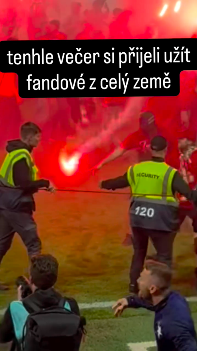 Odsoudil chování Tribuny Sever.