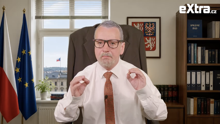 To byl zase týden 153: Profesor Fiala učí politiky etiketu a drsně se vysmál slávistům