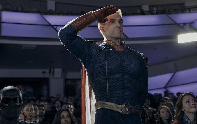 Homelander (Banda) rád hraje na nacionalistickou notu.