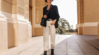 Hodí se k bílým topům, světlým košilím i výraznějším doplňkům. Navíc vypadají elegantněji a dospěleji.
 

