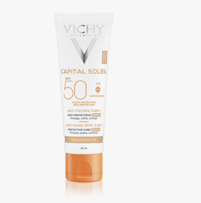 Ochranný krém proti pigmentovým skvrnám SPF 50 Vichy Capital Soleil chrání pleť před škodlivým UV zářením a redukuje tmavé skvrny na pleti. Současně poskytne jemné krytí, které zajistí, že vaše pleť bude okamžitě bezchybná. 530 Kč