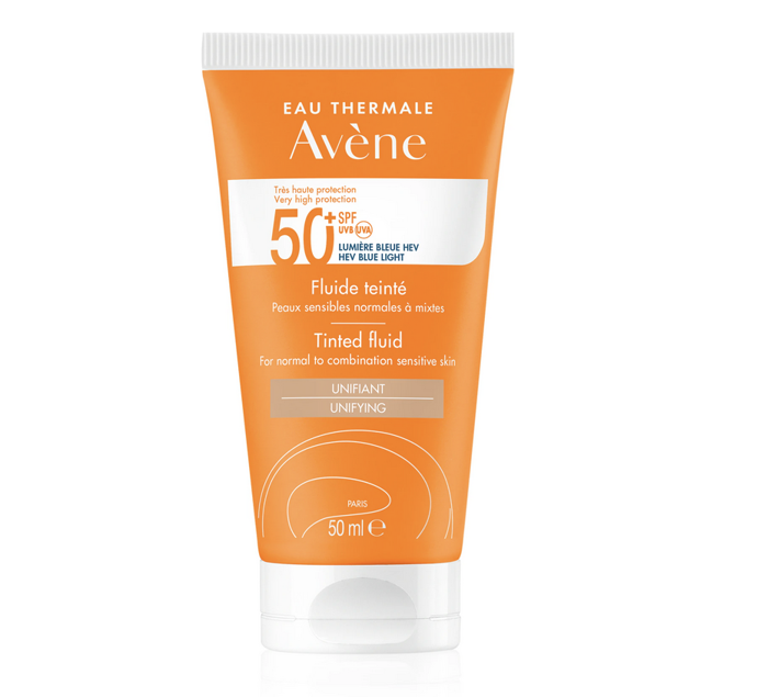 Avène Sun High Protection SPF 50+. Má velmi lehkou texturu, která se prakticky okamžitě vstřebává. Nezanechává lepivý pocit a na pleti je v podstatě neviditelný. Je účinný také před modrým světlem, které je spolu se slunečními paprsky, příčinou stárnutí kůže. 432 Kč