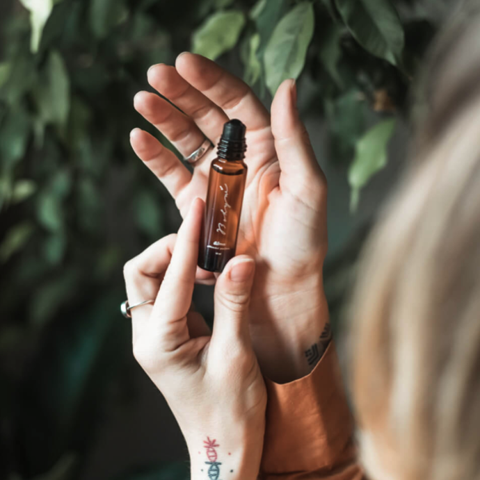 Přírodní parfém Bohyně, Alma, 790 Kč (10 ml), prodává Natu Přírodní parfém Bohyně, Alma, 790 Kč (10 ml), prodává Natu