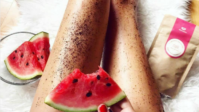 Pokožka jako nová? Dopřejte si tělový peeling