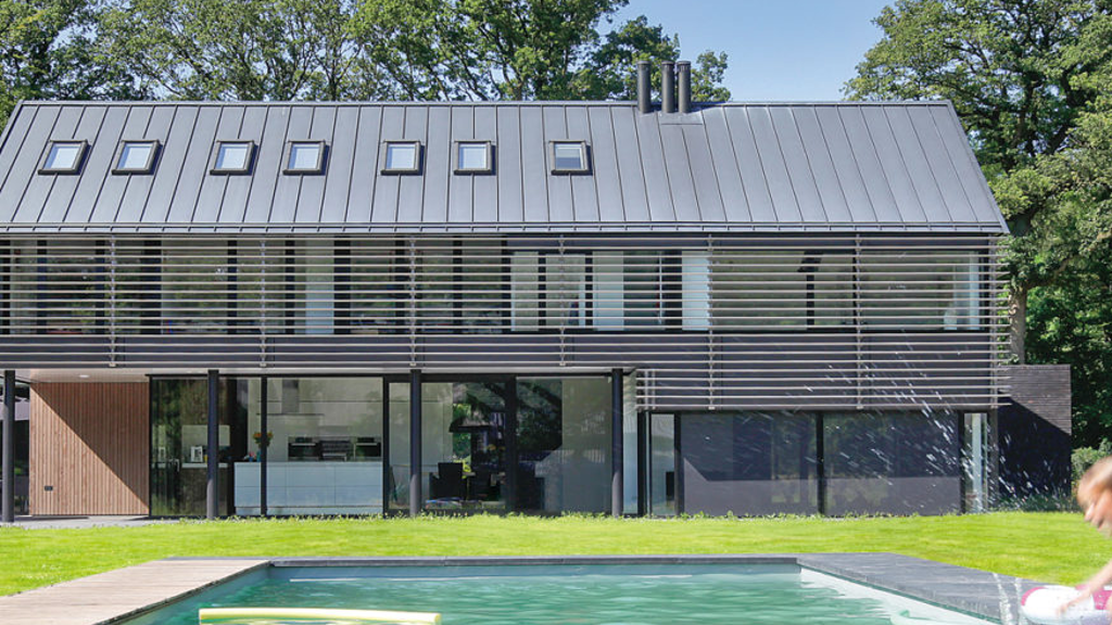 Stínění může být jením z hlavních prvků v architektuře domu.
