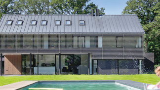 Stínění může být jením z hlavních prvků v architektuře domu.
