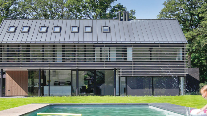 Stínění může být jením z hlavních prvků v architektuře domu.
