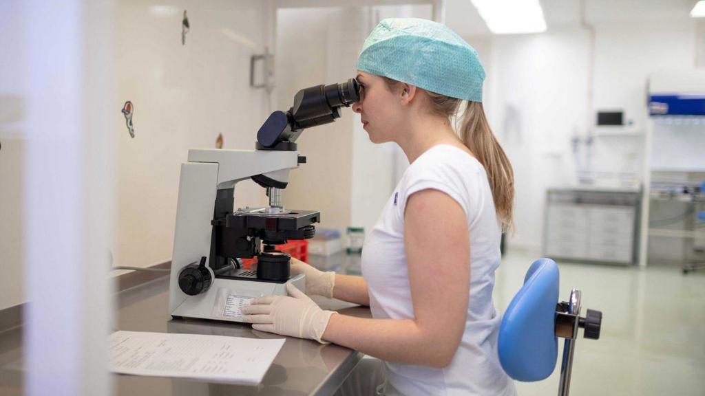 Odkládání mateřství vede ženy k tomu, že si nechávají zmrazit vajíčka Odkládání mateřství vede ženy k tomu, že si nechávají zmrazit vajíčka