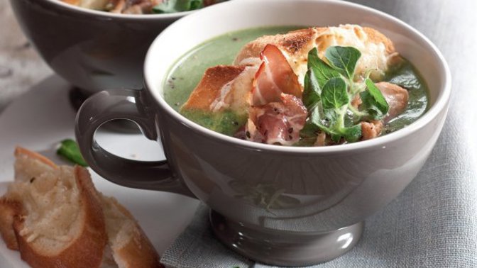 Recept: Špenátový krém s tousty se sýrem & pancettou Recept: Špenátový krém s tousty se sýrem & pancettou