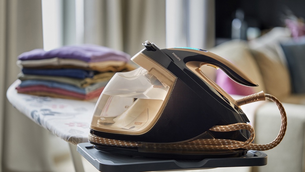 Parní generátor Philips PerfectCare Elite Plus je mnohem víc, než jen obyčejná žehlička. Budete ho milovat.
