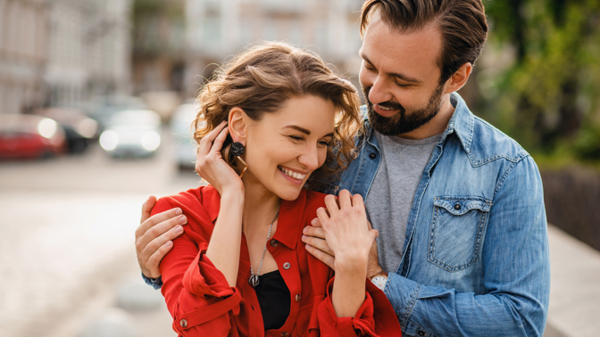 stylish-couple-love-sitting-street-romantic-trip.jpg 