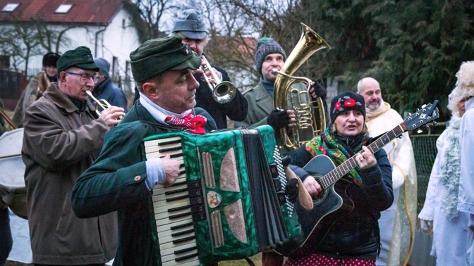 Zábava a zabijačkové lahůdky: Kam ve středních Čechách na masopustní rej už v lednu