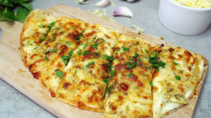 Recepty podle Marianne: Sýrová tortilla à la garlic bread vás nadchne chutí i snadnou přípravou