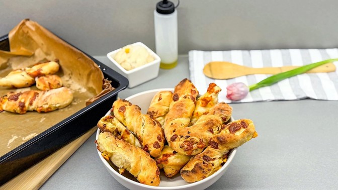 Recepty podle Marianne: Zlatavé, voňavé a „těžce návykové“ sýrové twisty