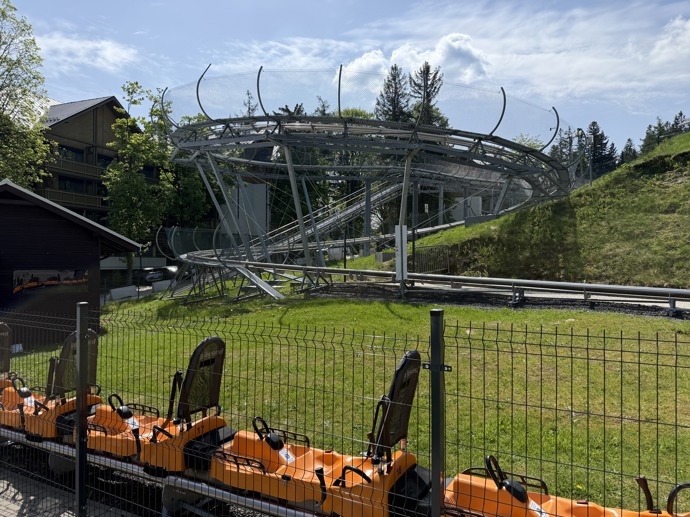 Přímo vedle Forrest Park resortu najdete bobovou dráhu