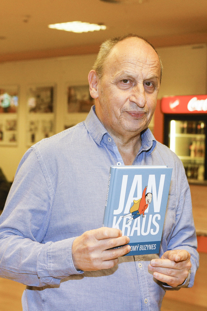 Jan Kraus už vlasů na hlavě moc nemá. 