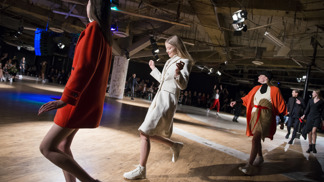 Mercedes-Benz Prague Fashion Week se přesouvá do karlínské Invalidovny, kolekci představí i Liběna Rochová