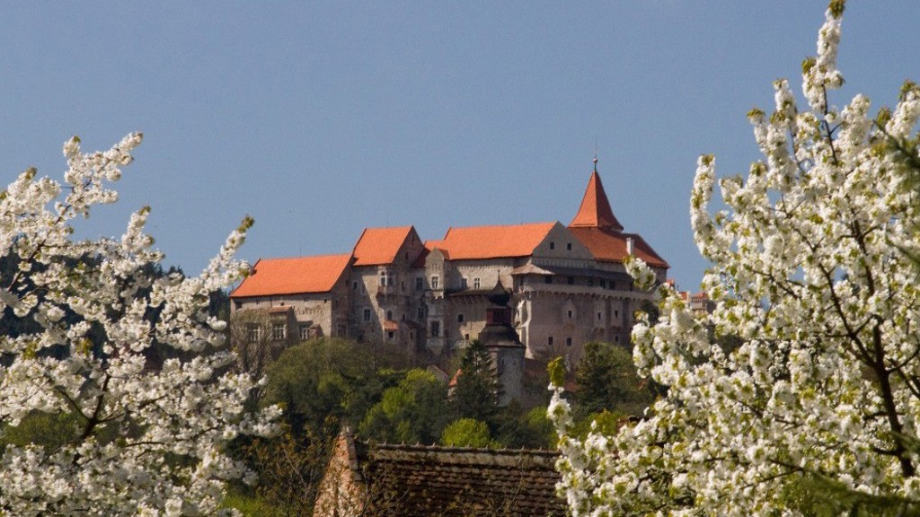 Tajemství bílé paní i zahrady s vůní ananasu: Vyražte na prohlídku hradu Pernštejn