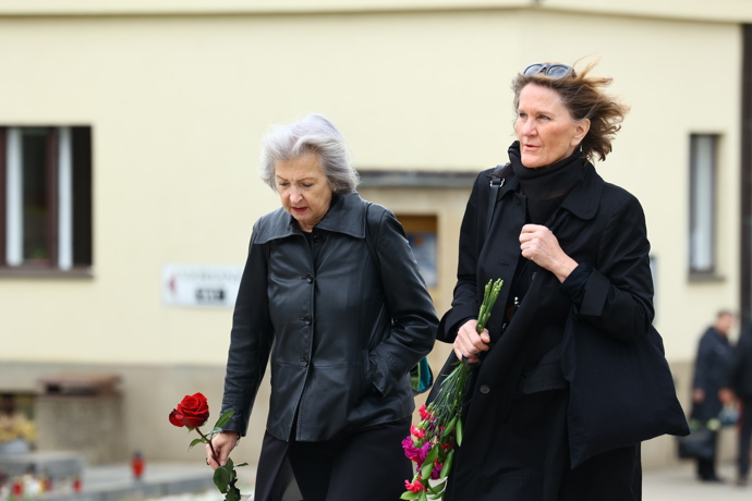 Poslední rozloučení s hudebníkem Oskarem Petrem ve Strašnicích.