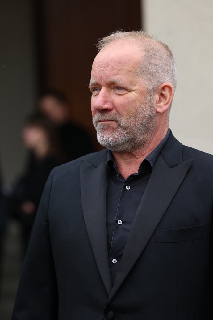 David Koller na pohřbu Oskara Petra.