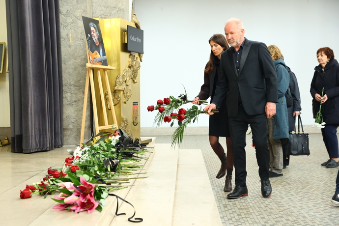 Poslední rozloučení s hudebníkem Oskarem Petrem ve Strašnicích.