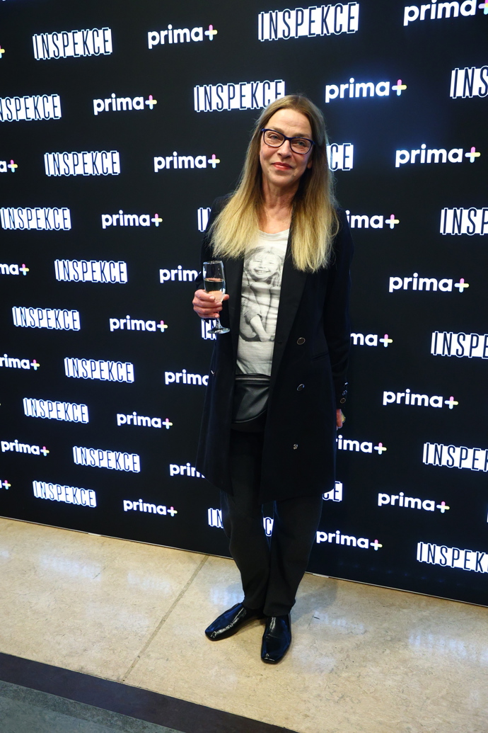 Lucie Zedníčková dorazila na premiéru seriálu Inspekce. 