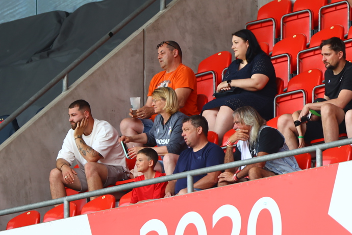 Zápas Slavie proti Plzně mohlo na stadionu Eden sledovat, jen pár vyvolených.