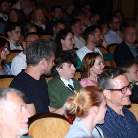 Vojta Dyk vzal na premiéru rodinu.
