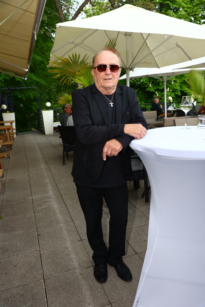 Petr Janda si křest nenechal ujít. 