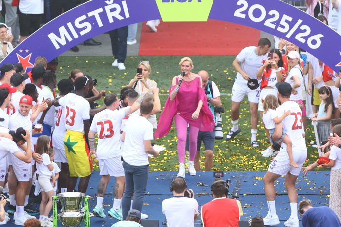 Helena Vondráčková nedávno rozpálila fotbalisty a fanoušky v Edenu.
