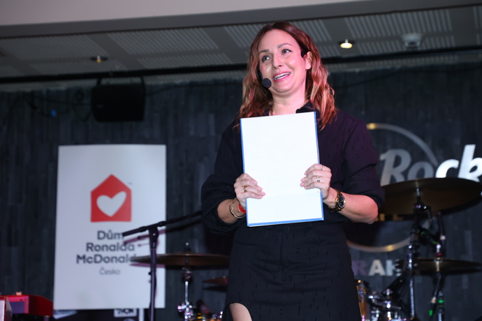 Veronika Arichteva se chopila moderování. 