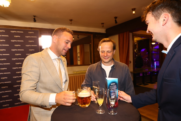 Kryštof Hádek si užil sklenku vína.