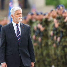 Prezident Petr Pavel v pátek ukázal, že pravidla slušného chování ovládá i v praxi. 