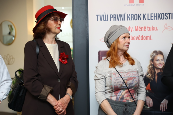 Na křtu se potkala s televizní legendou Saskií Burešovou. 
